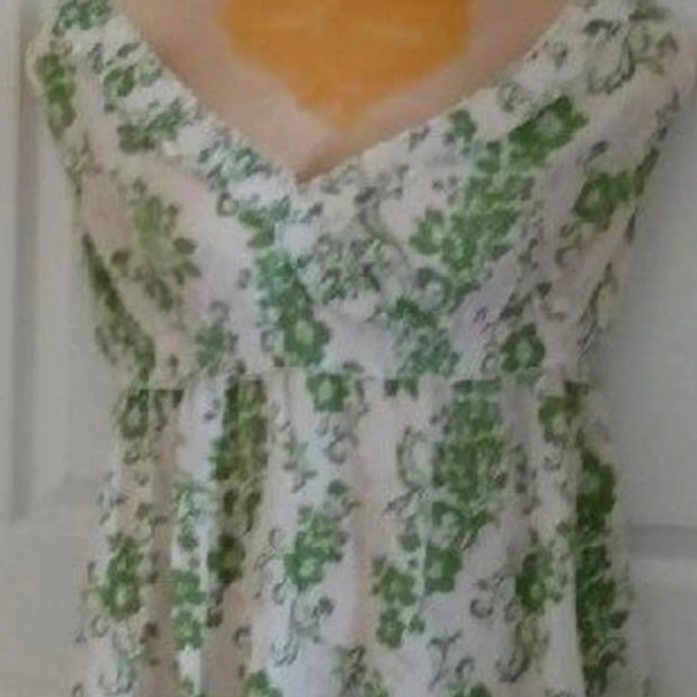 XL floral top white with mint green flowers